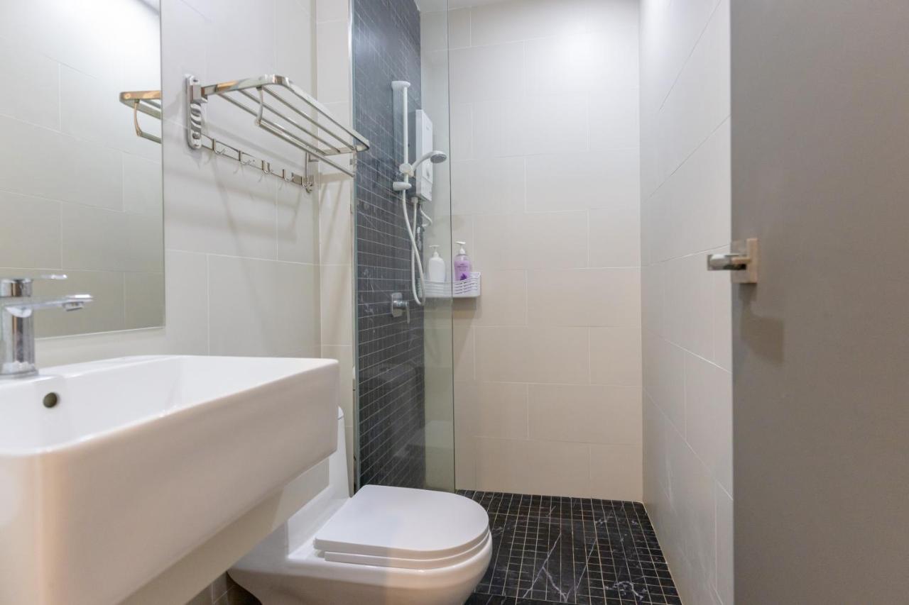 Beacon Executive Suite Penang George Town Buitenkant foto